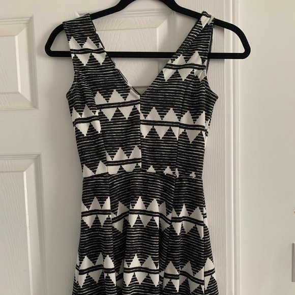 H&M or H and M Aztec Tribal Skater Dress Sz xs - Picture 1 of 1